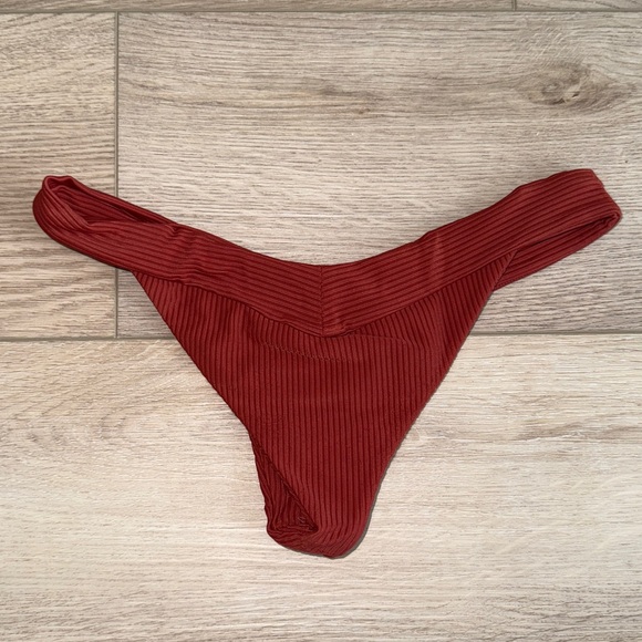 Indah Ribbed Bikini - Picture 8 of 10